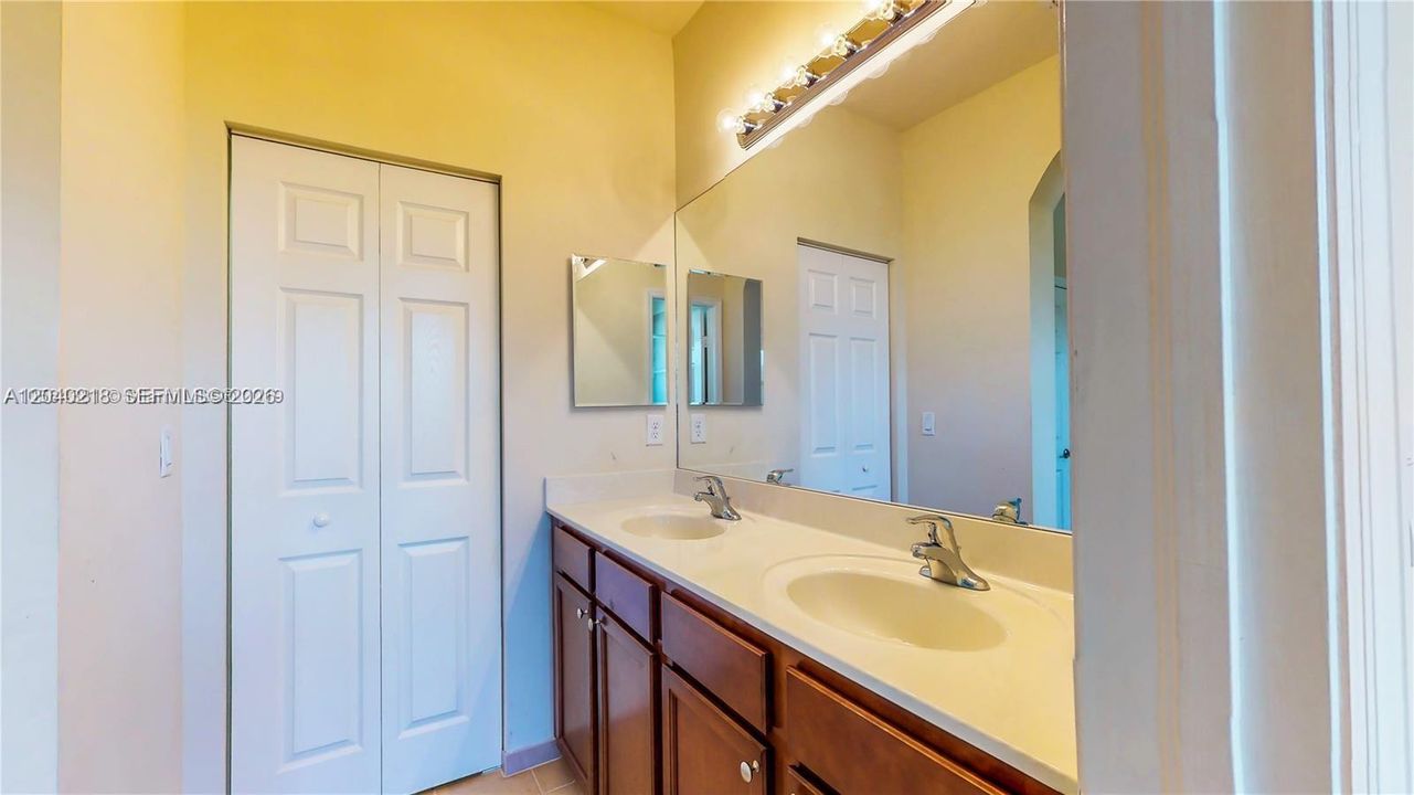 For Rent: $3,400 (3 beds, 2 baths, 1650 Square Feet)