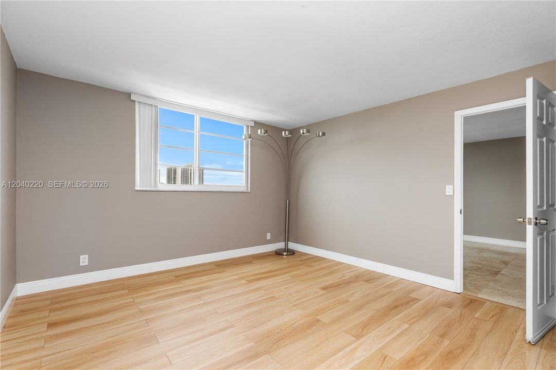 En Venta: $240,000 (1 camas, 1 baños, 828 Pies cuadrados)