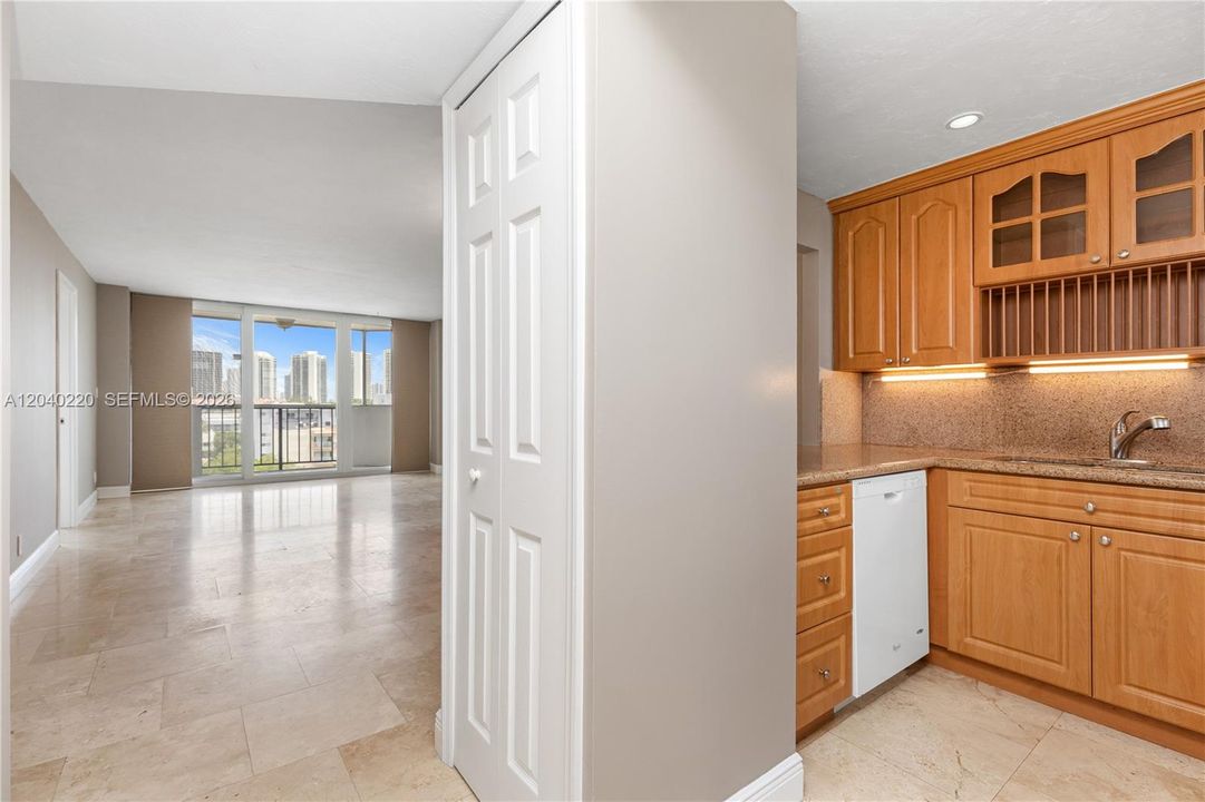 En Venta: $240,000 (1 camas, 1 baños, 828 Pies cuadrados)