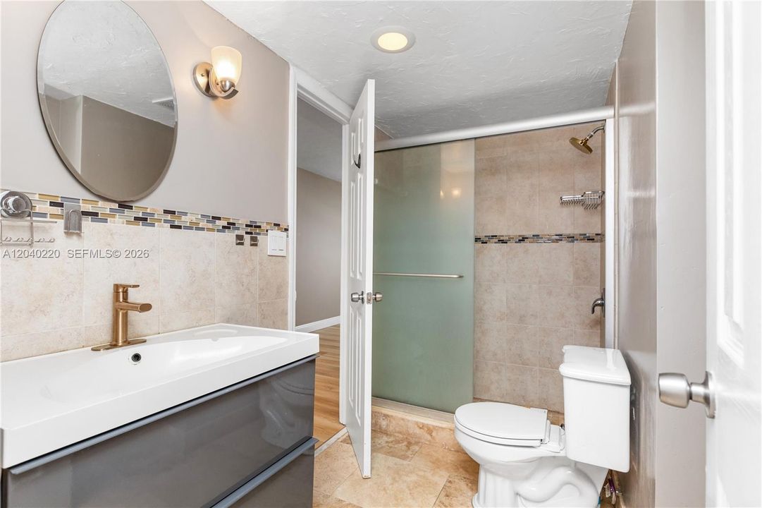 En Venta: $240,000 (1 camas, 1 baños, 828 Pies cuadrados)