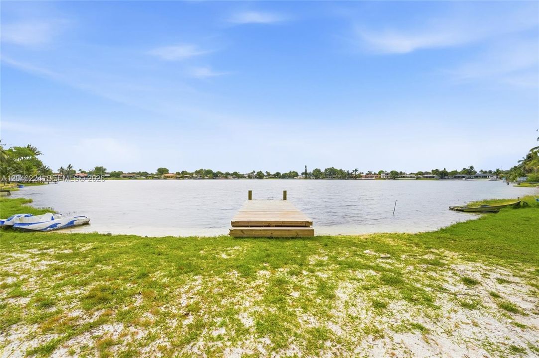 For Sale: $990,000 (4 beds, 3 baths, 1325 Square Feet)
