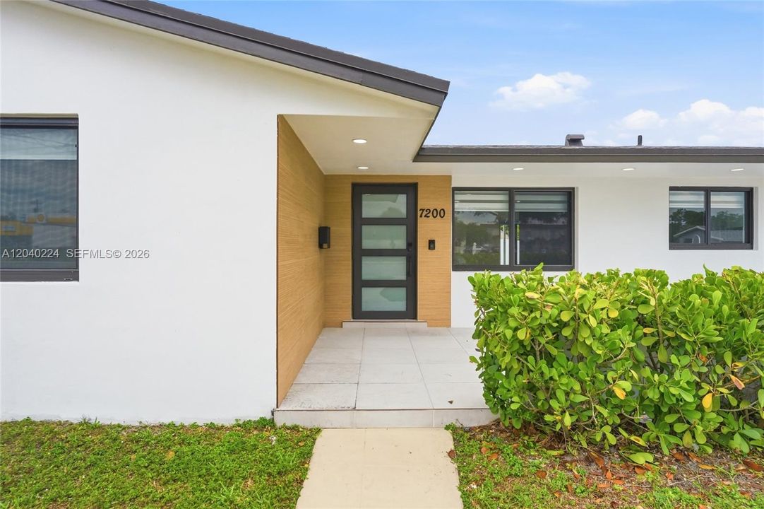 For Sale: $990,000 (4 beds, 3 baths, 1325 Square Feet)