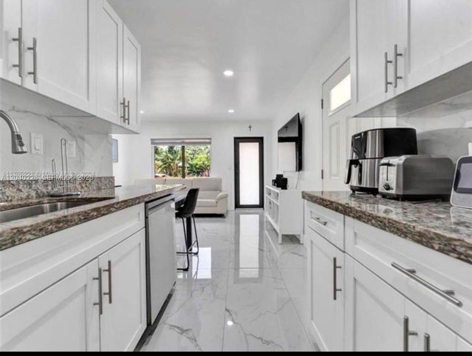 En Venta: $488,000 (3 camas, 2 baños, 840 Pies cuadrados)