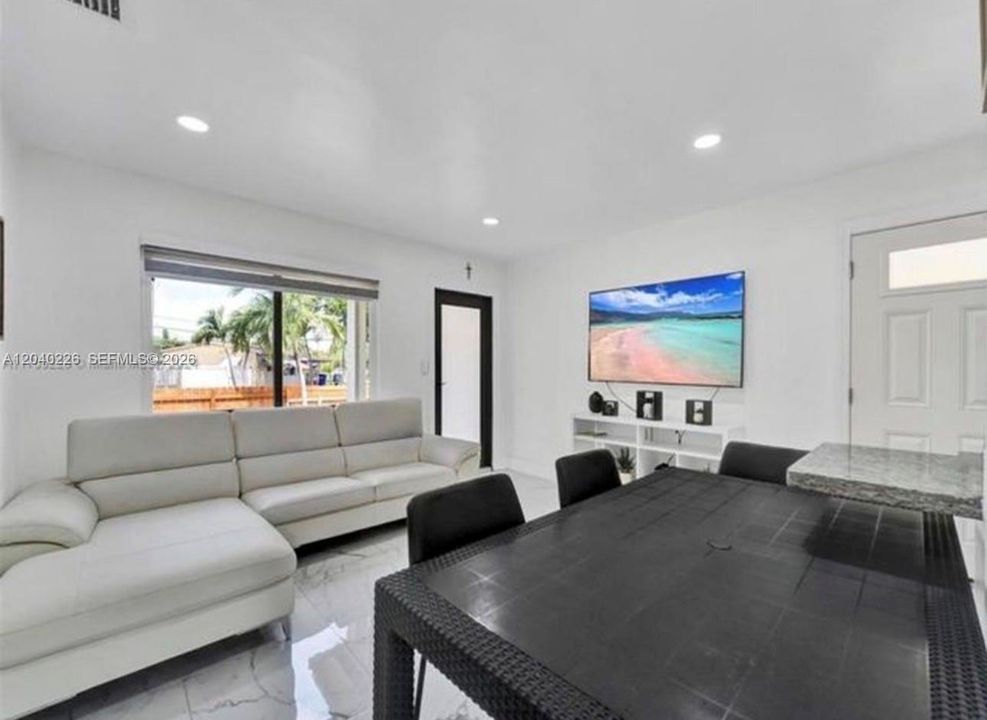 En Venta: $488,000 (3 camas, 2 baños, 840 Pies cuadrados)