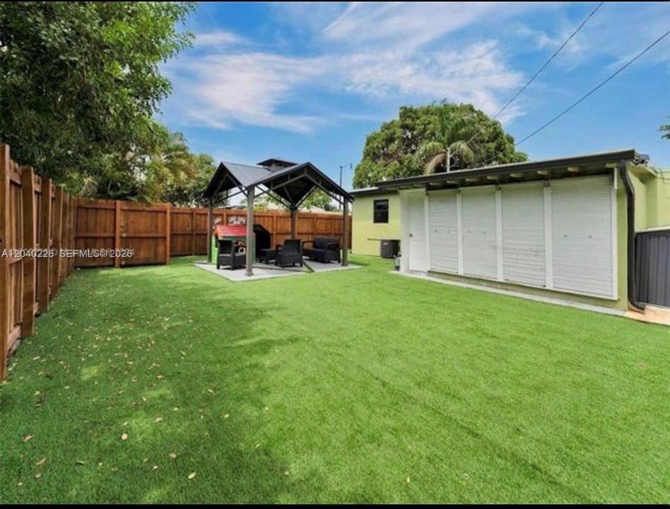 En Venta: $488,000 (3 camas, 2 baños, 840 Pies cuadrados)