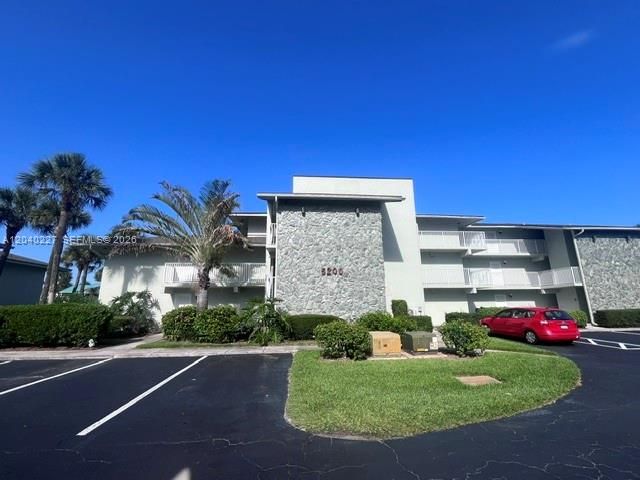 For Sale: $230,000 (1 beds, 0 baths, 678 Square Feet)