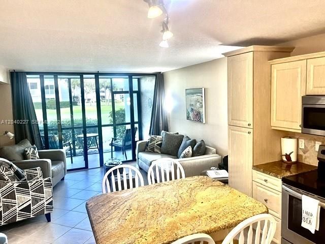 For Sale: $230,000 (1 beds, 0 baths, 678 Square Feet)