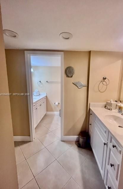 For Sale: $230,000 (1 beds, 0 baths, 678 Square Feet)
