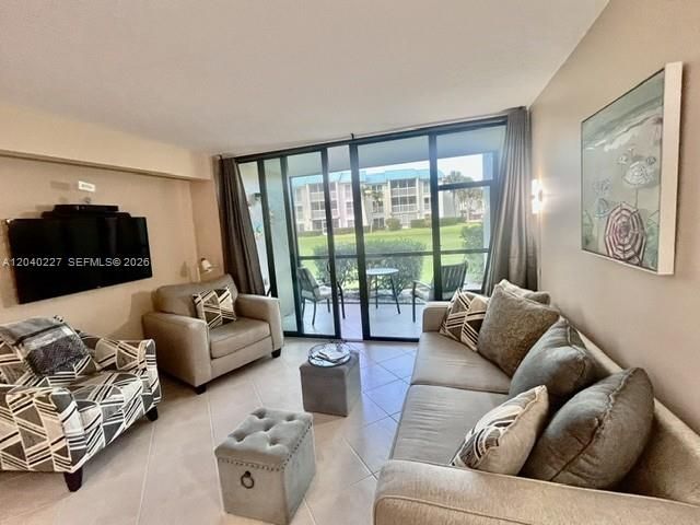 For Sale: $230,000 (1 beds, 0 baths, 678 Square Feet)