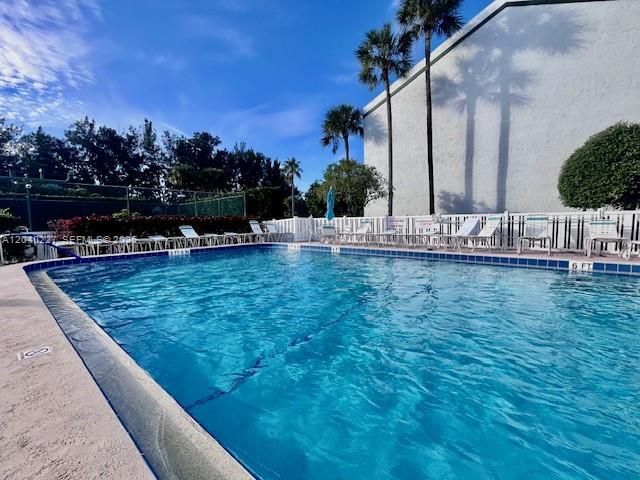 For Sale: $230,000 (1 beds, 0 baths, 678 Square Feet)