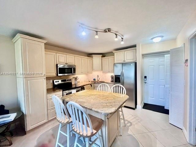 For Sale: $230,000 (1 beds, 0 baths, 678 Square Feet)