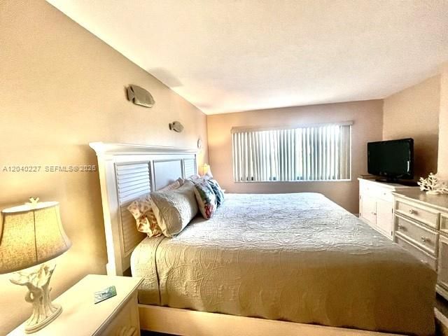 For Sale: $230,000 (1 beds, 0 baths, 678 Square Feet)
