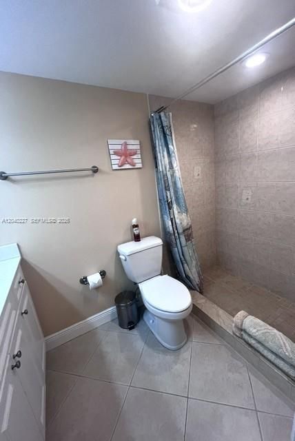 For Sale: $230,000 (1 beds, 0 baths, 678 Square Feet)