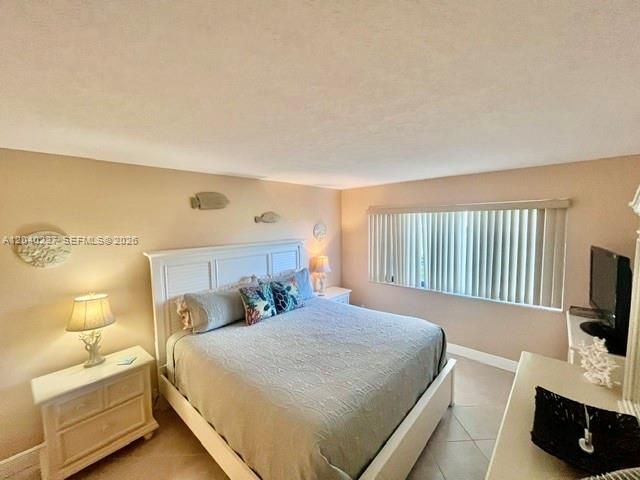 For Sale: $230,000 (1 beds, 0 baths, 678 Square Feet)