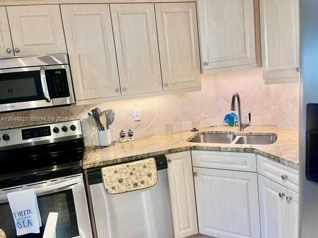 For Sale: $230,000 (1 beds, 0 baths, 678 Square Feet)