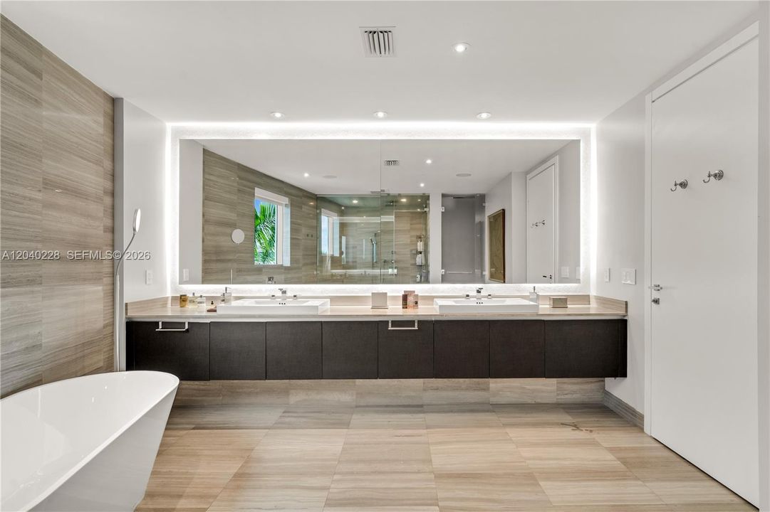 En Venta: $3,475,000 (4 camas, 5 baños, 3801 Pies cuadrados)