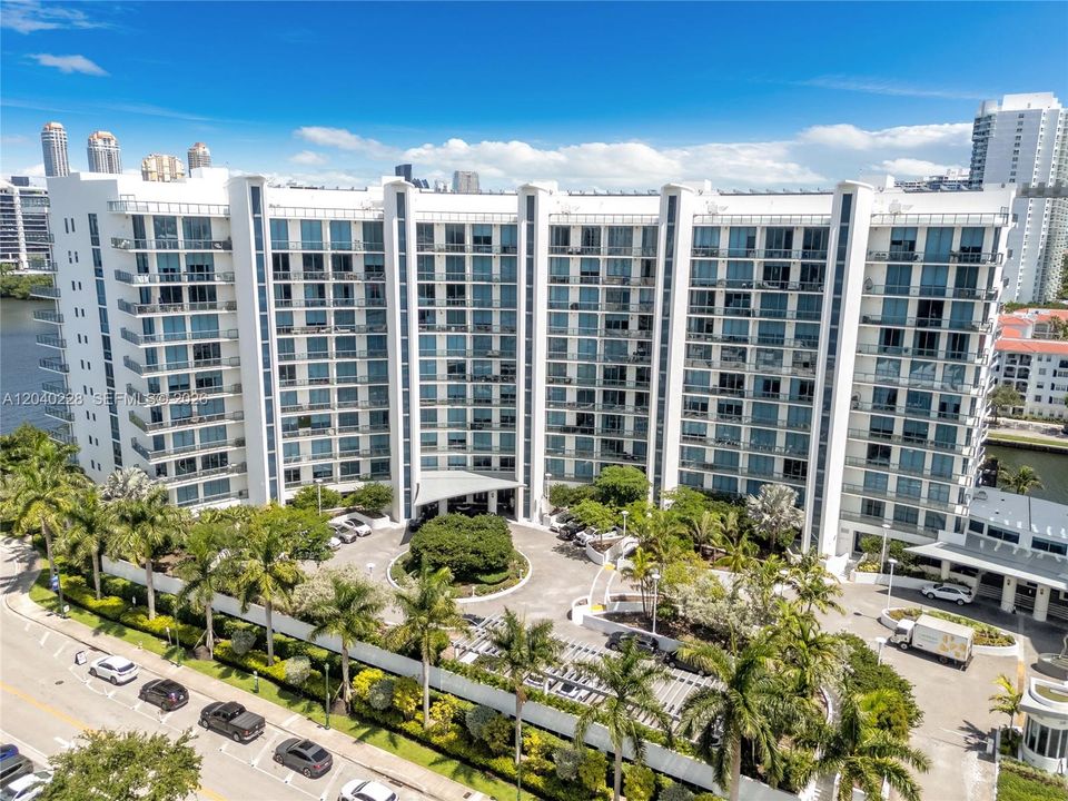 En Venta: $3,475,000 (4 camas, 5 baños, 3801 Pies cuadrados)