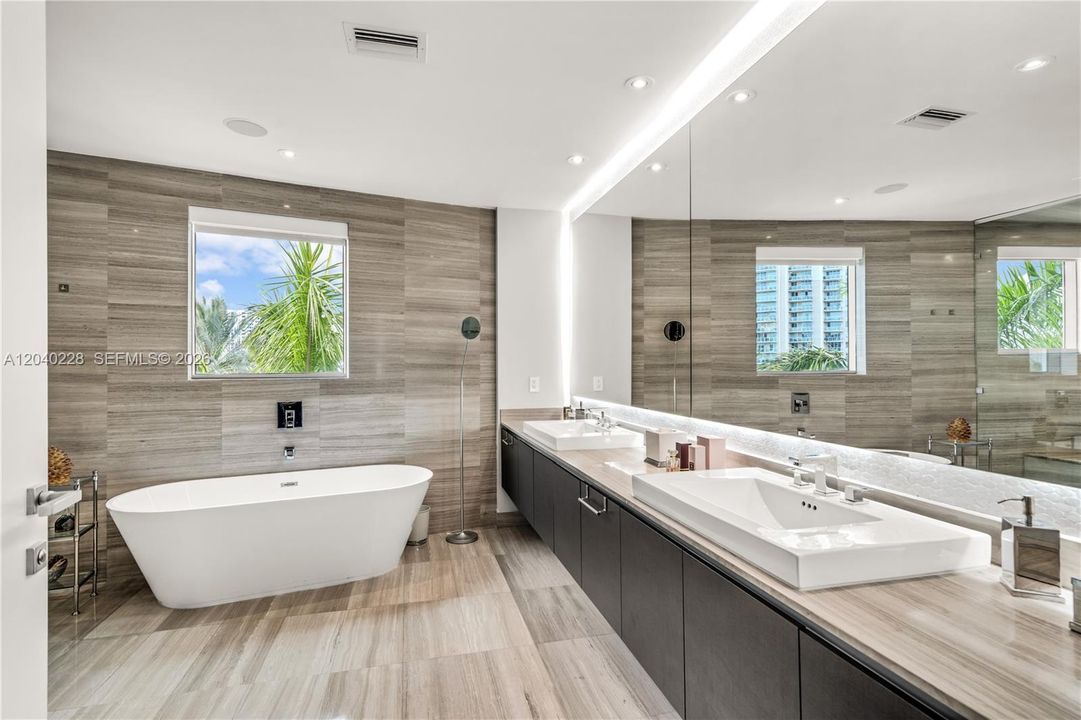 En Venta: $3,475,000 (4 camas, 5 baños, 3801 Pies cuadrados)