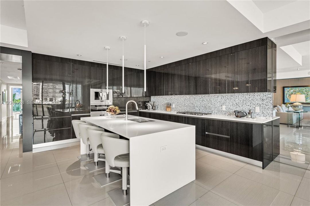 En Venta: $3,475,000 (4 camas, 5 baños, 3801 Pies cuadrados)