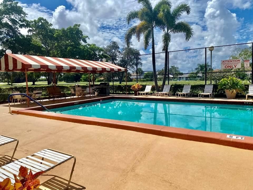 POOL & BARBECUE