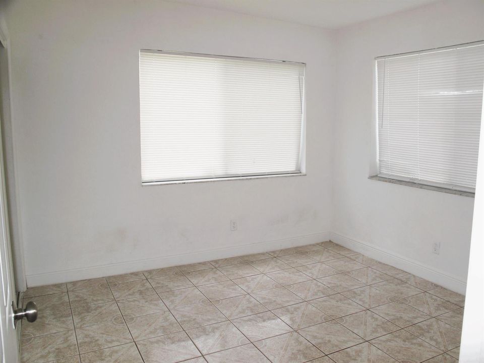 7-Bedroom 1