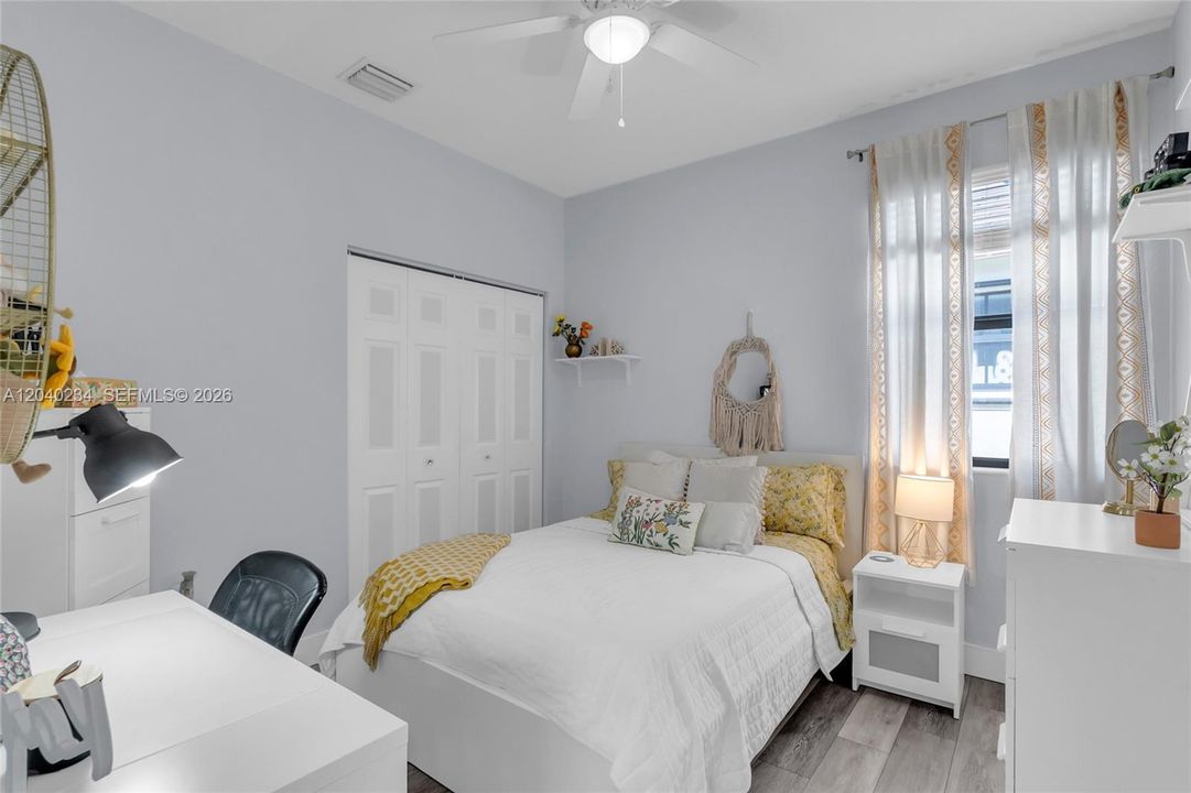 En Venta: $700,000 (5 camas, 3 baños, 2263 Pies cuadrados)