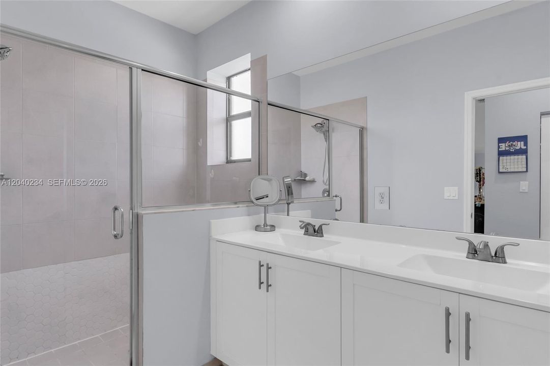 En Venta: $700,000 (5 camas, 3 baños, 2263 Pies cuadrados)