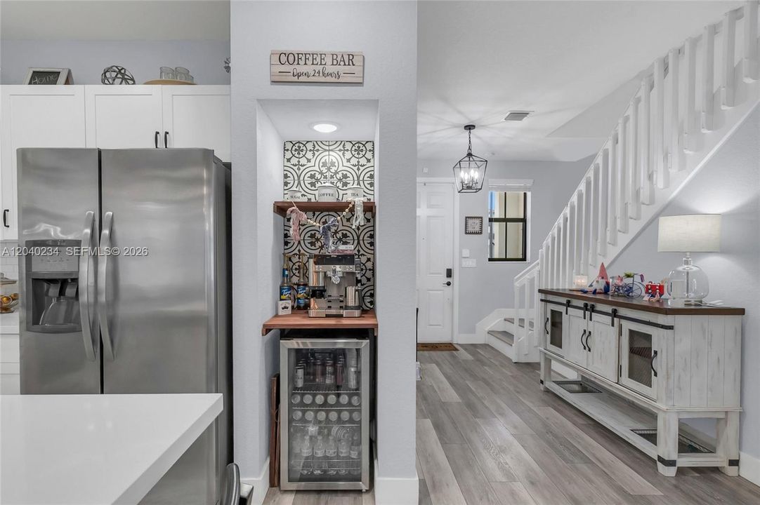 En Venta: $700,000 (5 camas, 3 baños, 2263 Pies cuadrados)