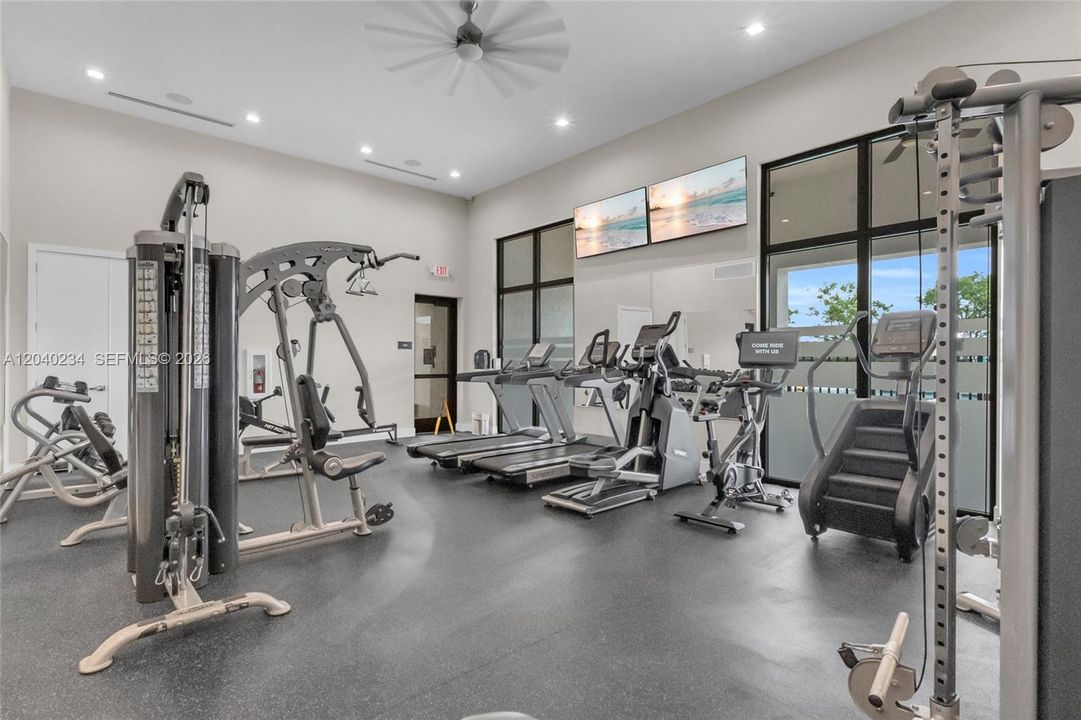 En Venta: $700,000 (5 camas, 3 baños, 2263 Pies cuadrados)