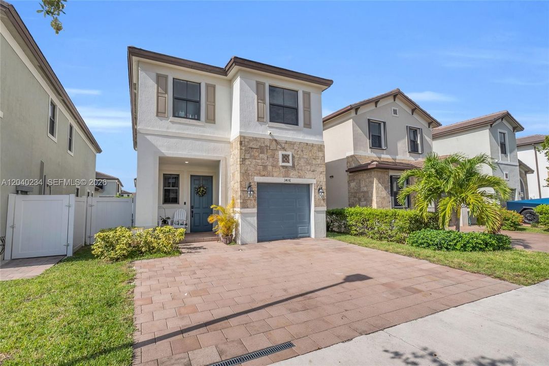 En Venta: $700,000 (5 camas, 3 baños, 2263 Pies cuadrados)