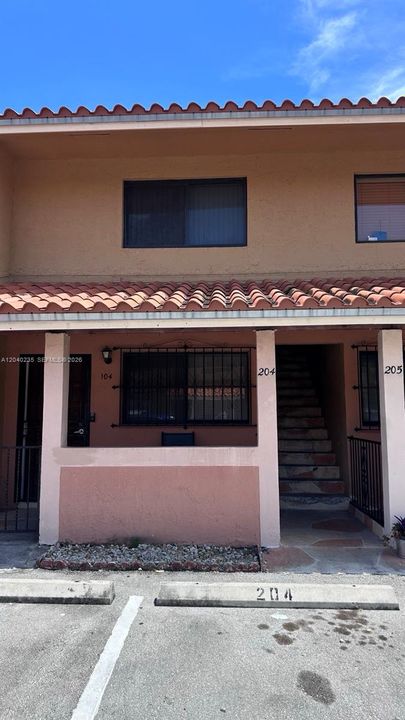 For Rent: $2,100 (2 beds, 2 baths, 755 Square Feet)