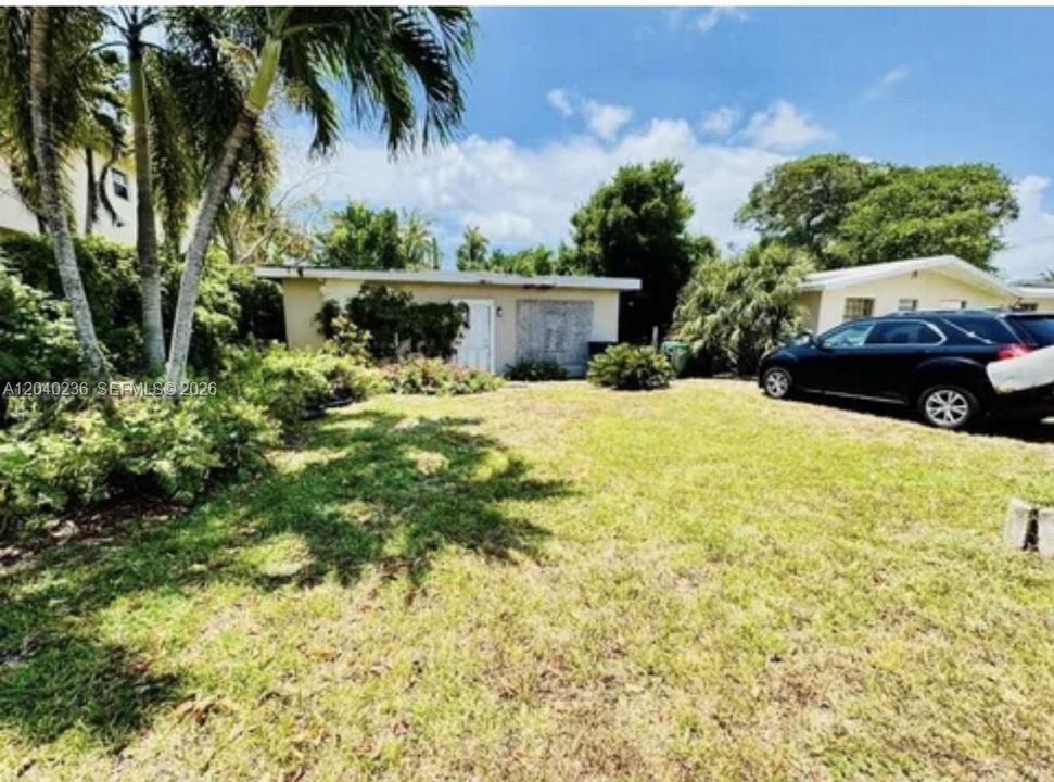 For Sale: $529,000 (4 beds, 3 baths, 899 Square Feet)