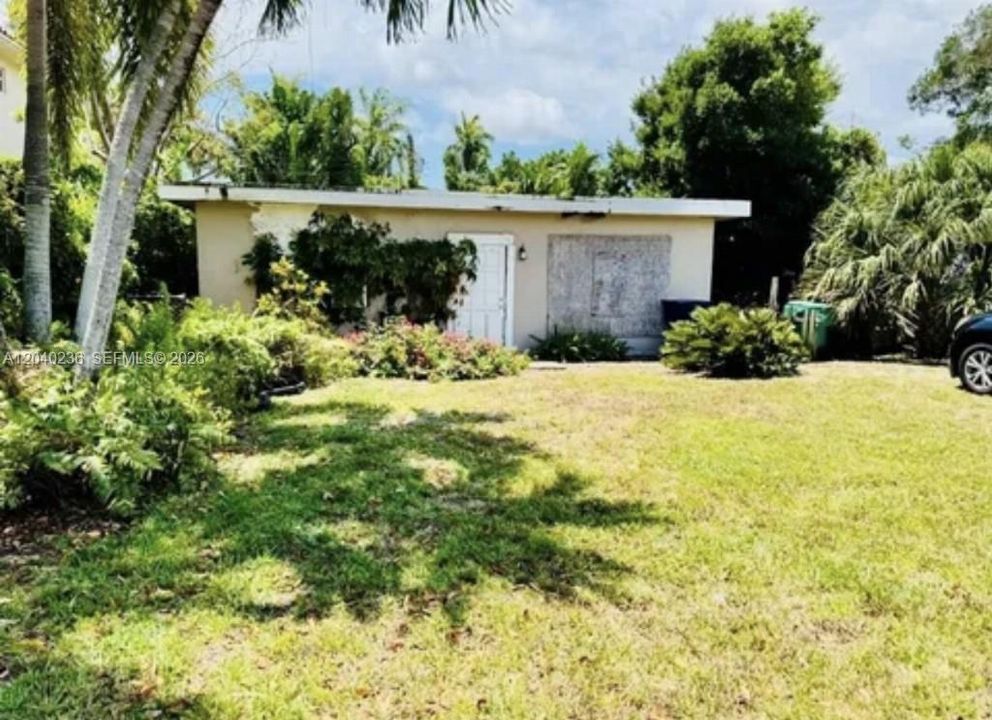 For Sale: $529,000 (4 beds, 3 baths, 899 Square Feet)