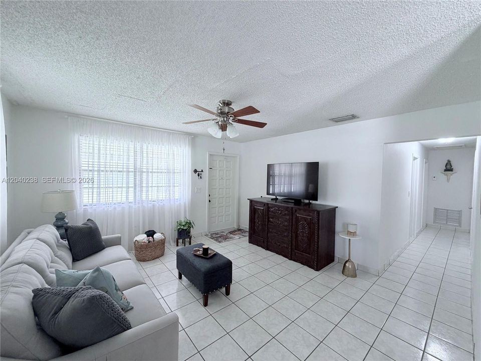 En Venta: $550,000 (3 camas, 1 baños, 1200 Pies cuadrados)
