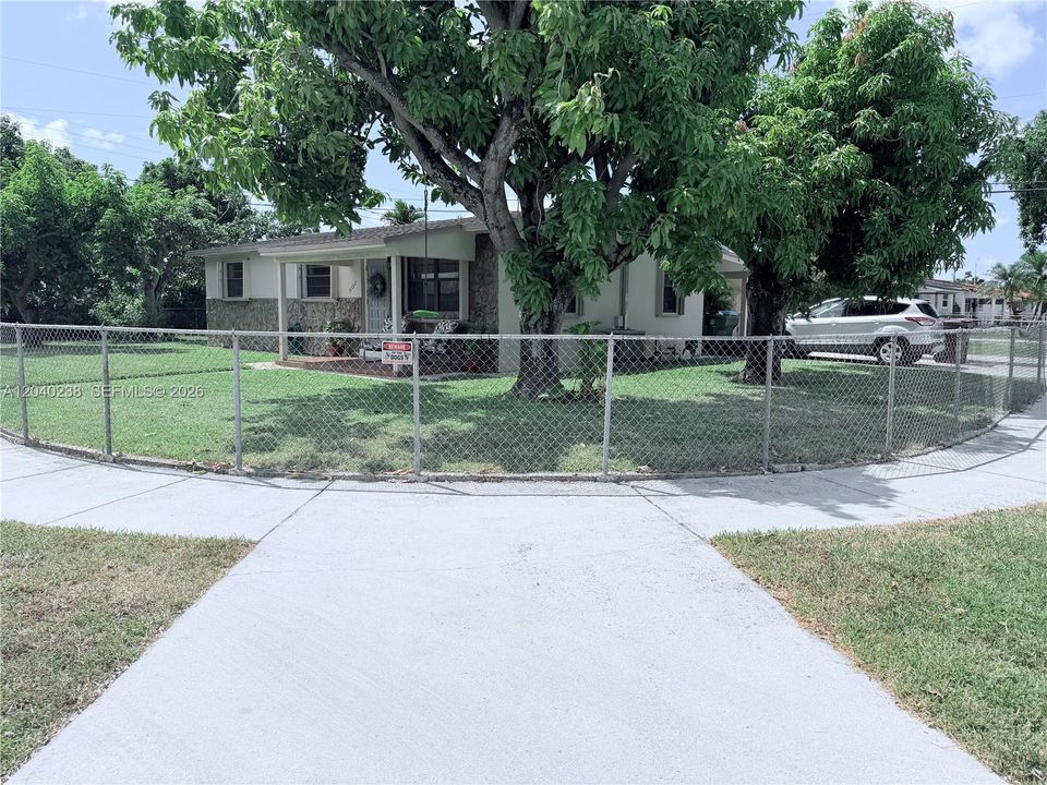En Venta: $550,000 (3 camas, 1 baños, 1200 Pies cuadrados)