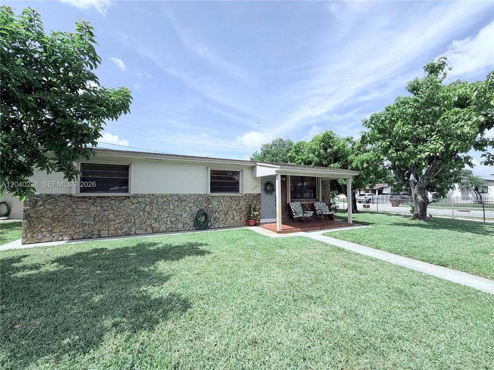 En Venta: $550,000 (3 camas, 1 baños, 1200 Pies cuadrados)