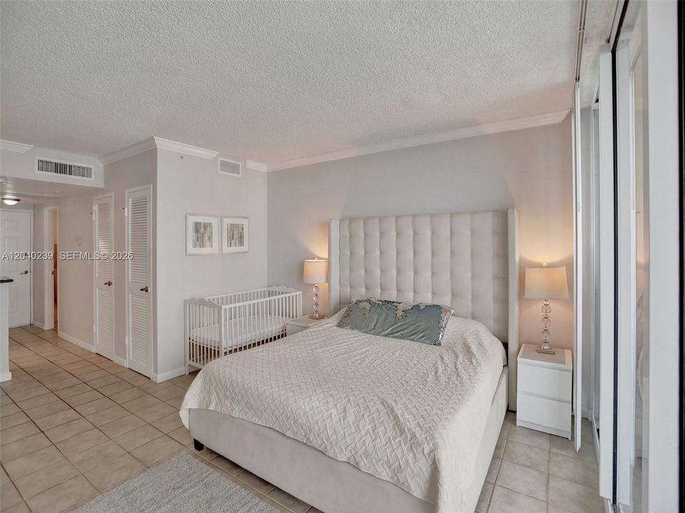 В аренду: $2,200 (0 спален, 1 ванн, 482 Квадратных фут)