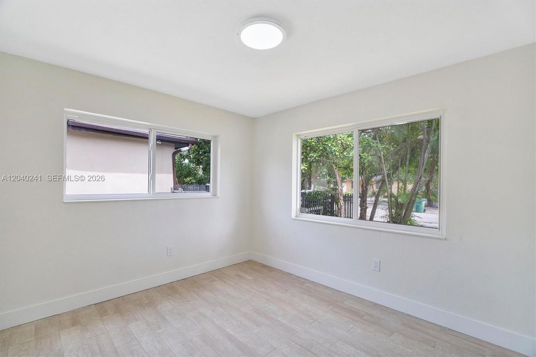 For Sale: $409,900 (2 beds, 1 baths, 780 Square Feet)
