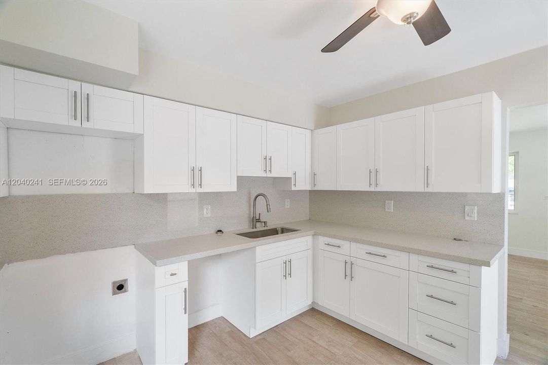 For Sale: $409,900 (2 beds, 1 baths, 780 Square Feet)