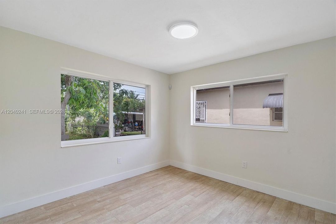 For Sale: $409,900 (2 beds, 1 baths, 780 Square Feet)