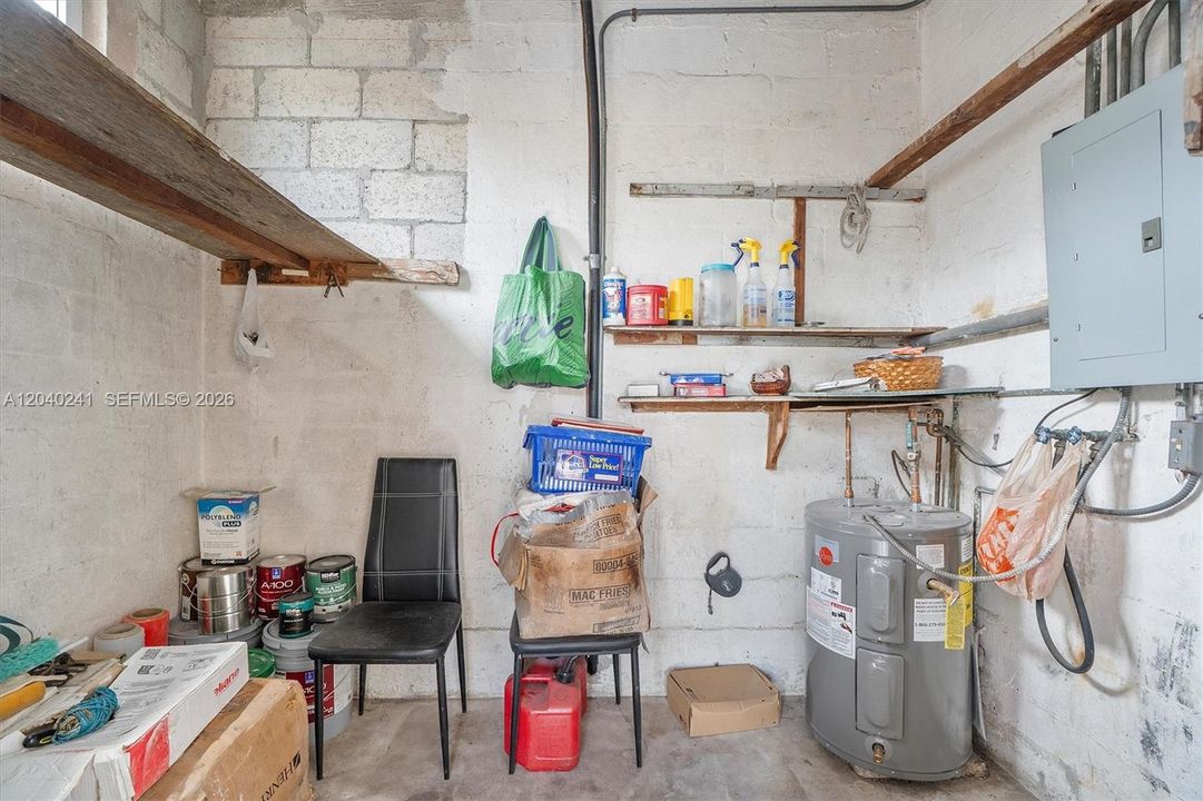 For Sale: $409,900 (2 beds, 1 baths, 780 Square Feet)