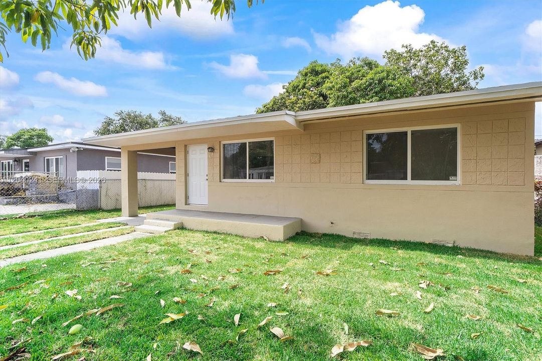 For Sale: $409,900 (2 beds, 1 baths, 780 Square Feet)