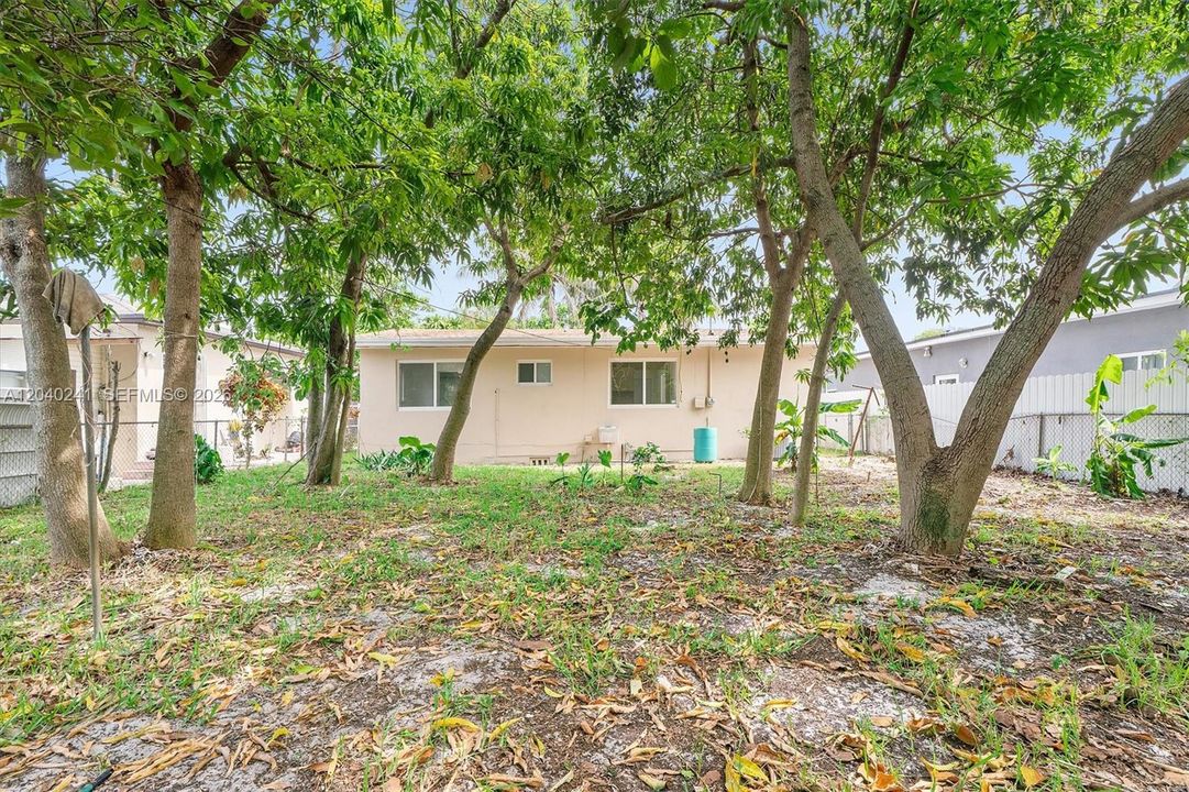 For Sale: $409,900 (2 beds, 1 baths, 780 Square Feet)