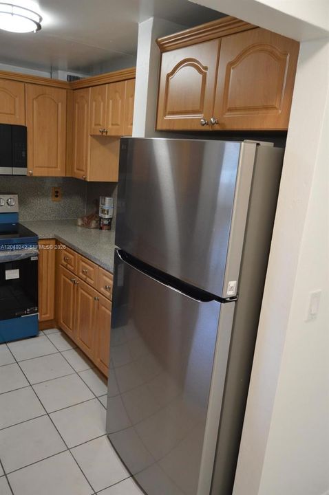 For Sale: $285,000 (2 beds, 2 baths, 1099 Square Feet)