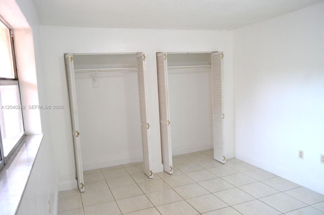 For Sale: $285,000 (2 beds, 2 baths, 1099 Square Feet)