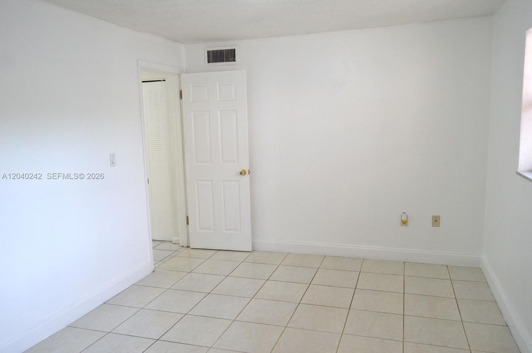 For Sale: $285,000 (2 beds, 2 baths, 1099 Square Feet)