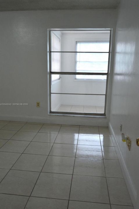 For Sale: $285,000 (2 beds, 2 baths, 1099 Square Feet)
