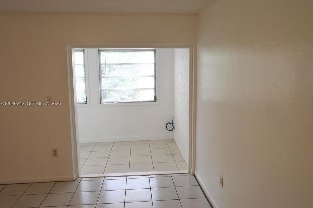 For Sale: $285,000 (2 beds, 2 baths, 1099 Square Feet)