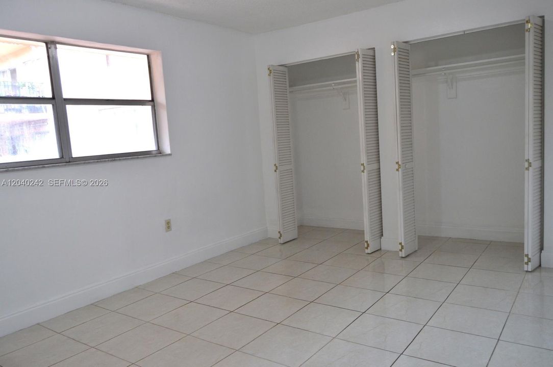 For Sale: $285,000 (2 beds, 2 baths, 1099 Square Feet)