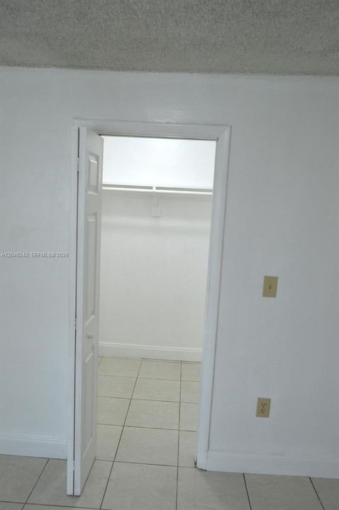 For Sale: $285,000 (2 beds, 2 baths, 1099 Square Feet)